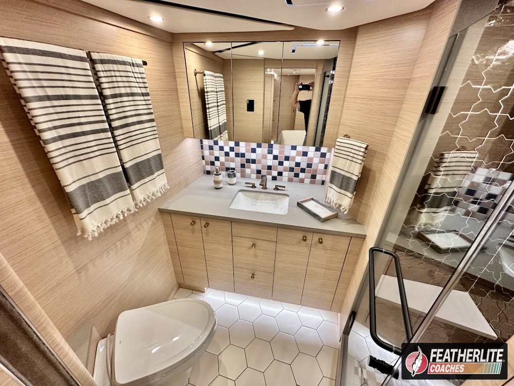 2026 Prevost Featherlite H3-45 For Sale